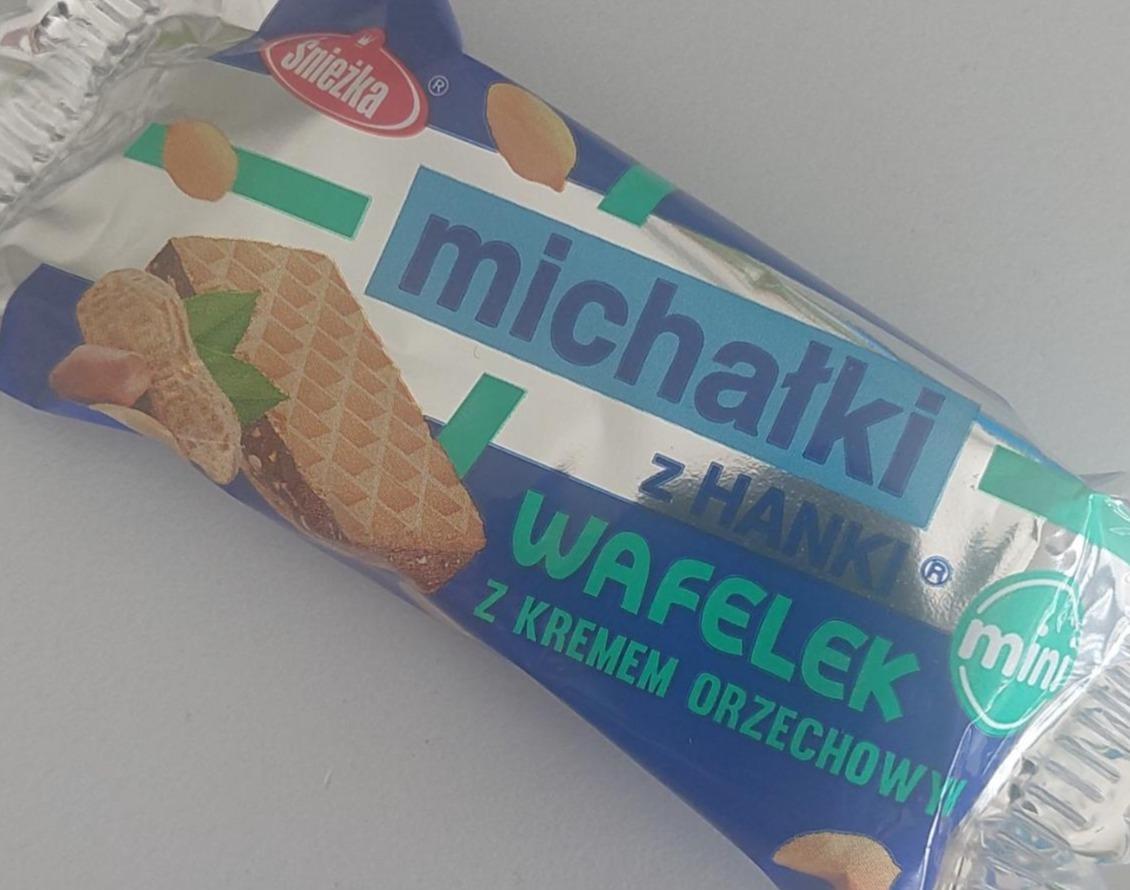 Zdjęcia - Wafelek z kremem orzechowym michałki z hanki Śnieżka