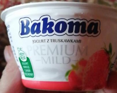 Zdjęcia - Premium Mild Jogurt z truskawkami Bakoma