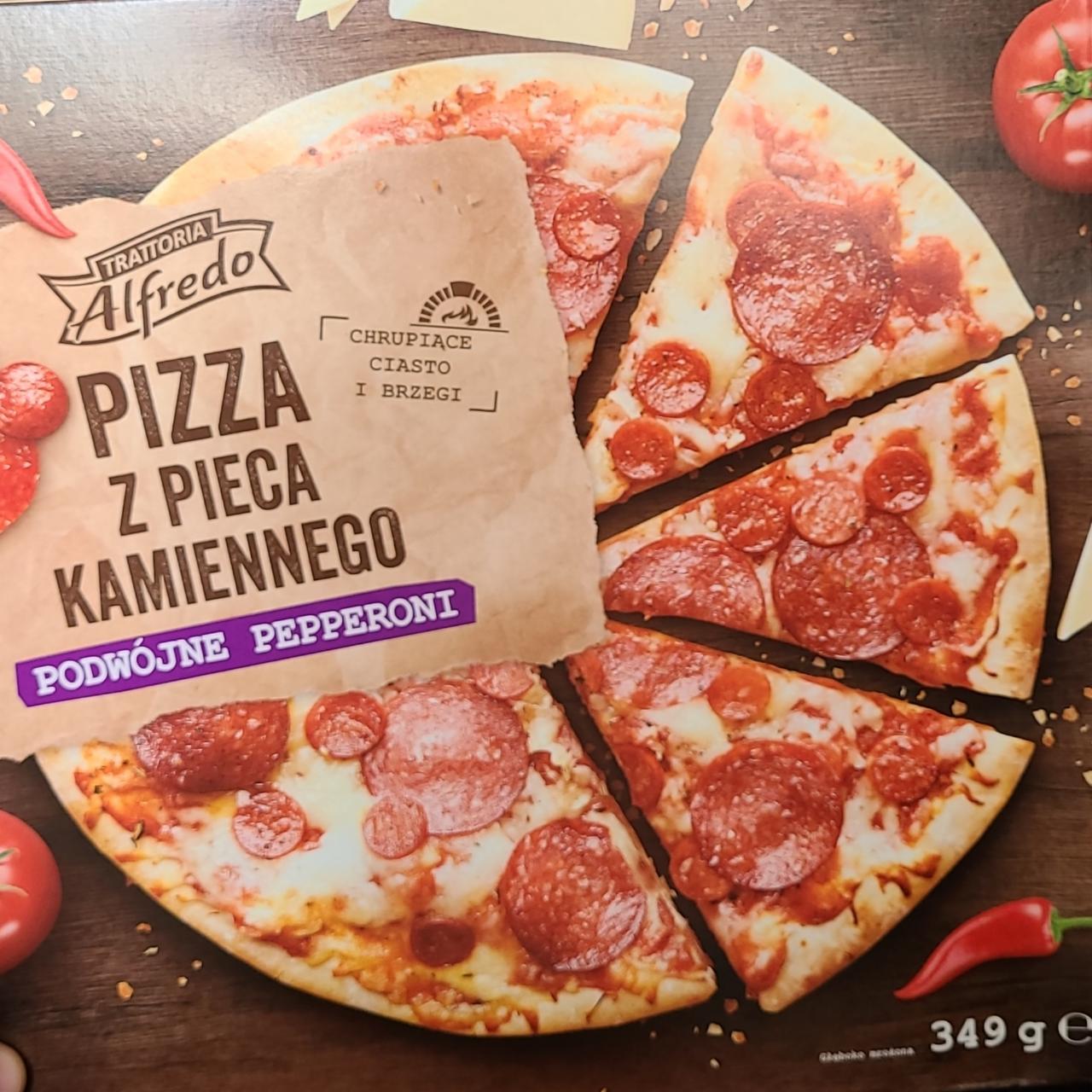 Zdjęcia - Pizza z pieca kamiennego podwójne pepperoni Trattoria Alfredo