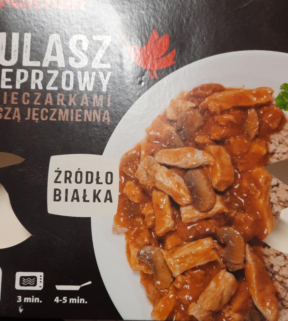 Zdjęcia - Gulasz wieprzowy z pieczarkami kaszą jeczmienną U jędrusia