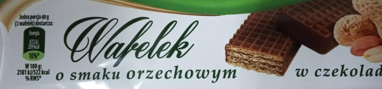 Zdjęcia - Wafelek o smaku orzechowym w czekoladzie Wacuś