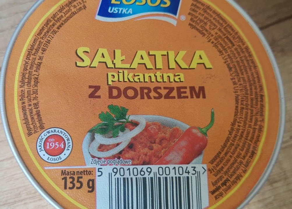 Zdjęcia - Sałatka pikantna z dorszem Łosoś Ustka