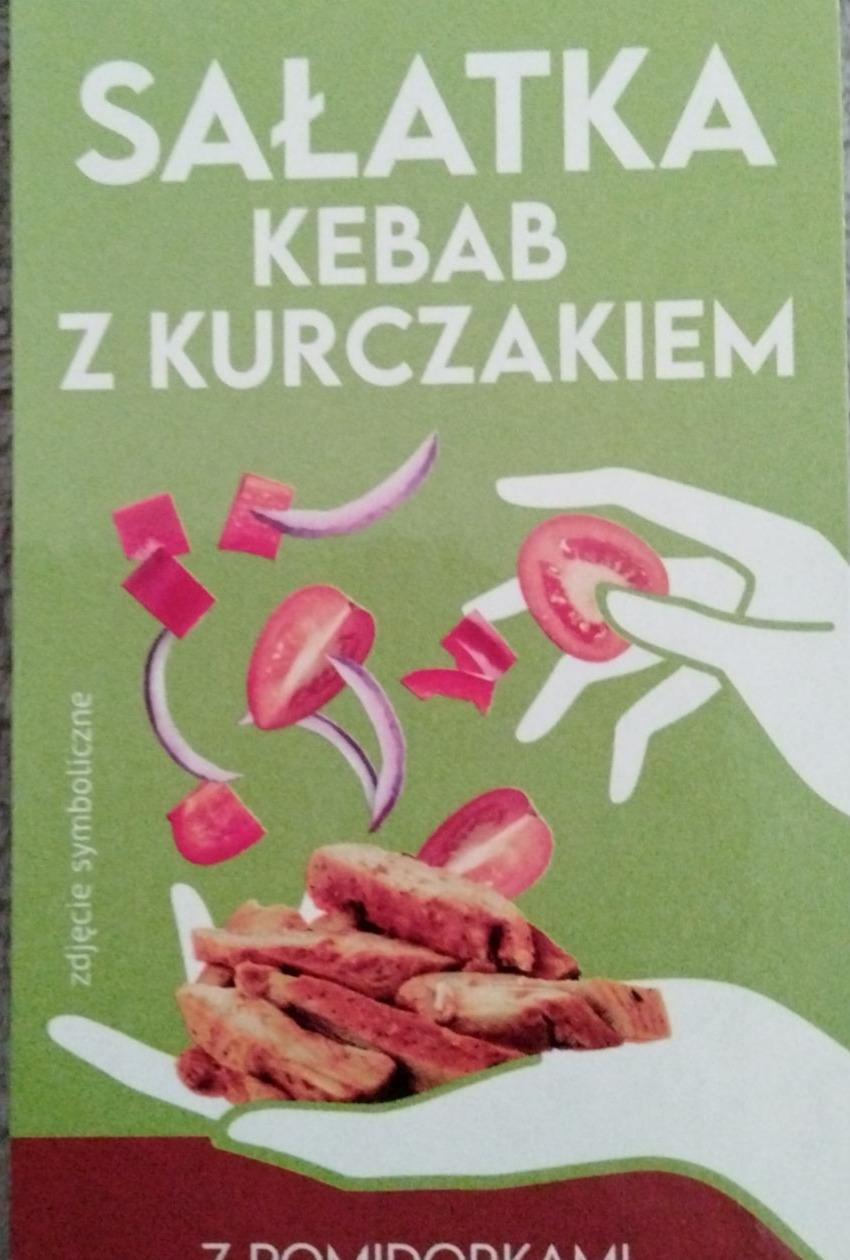 Zdjęcia - sałatka kebab z kurczakiem z pomidorkami Żabka