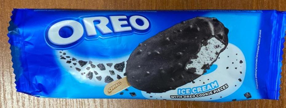 Zdjęcia - Lody o smaku waniliowym z ciastkami kakaowymi Oreo