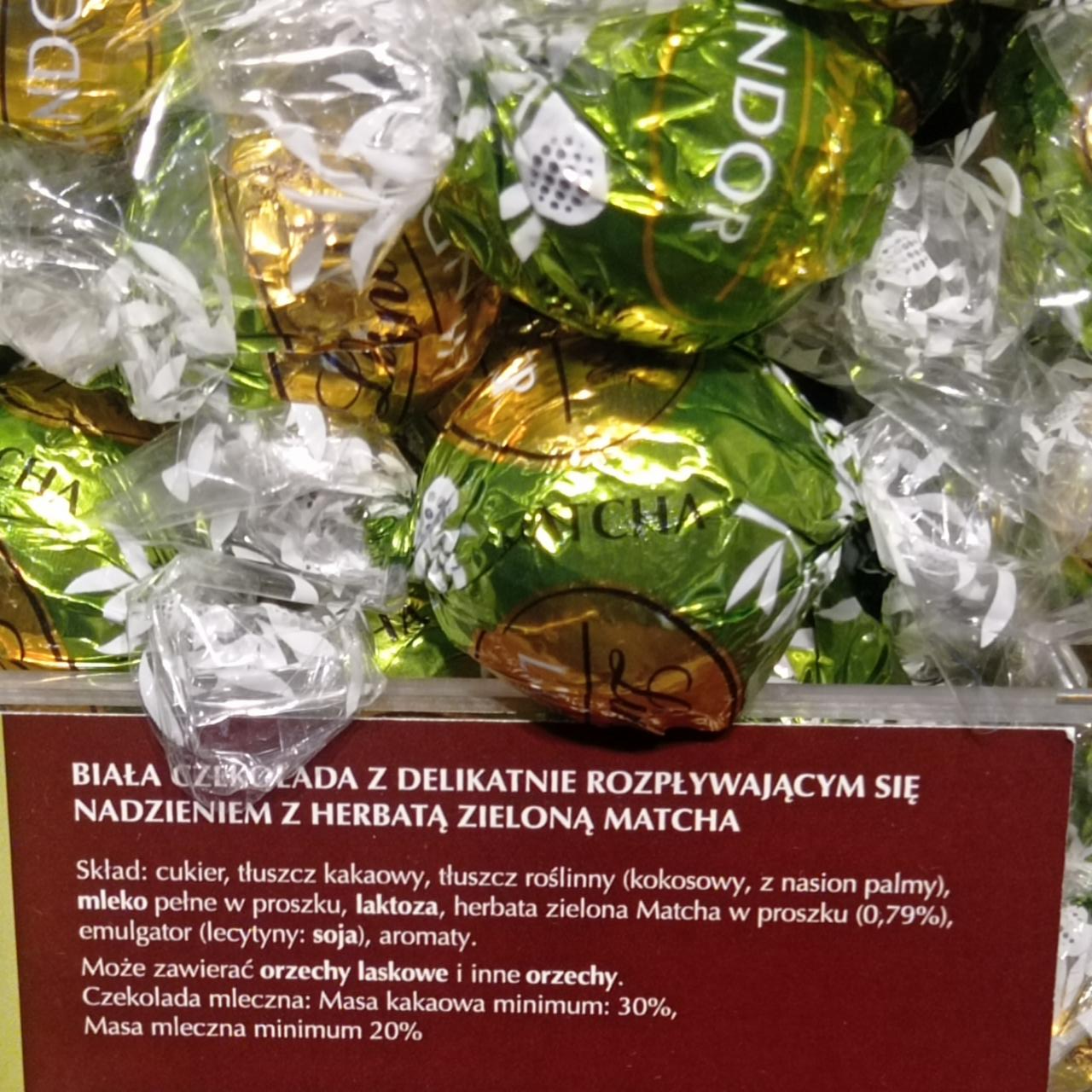 Zdjęcia - Lindt Lindor Pralinki z białej czekolady z nadzieniem matcha