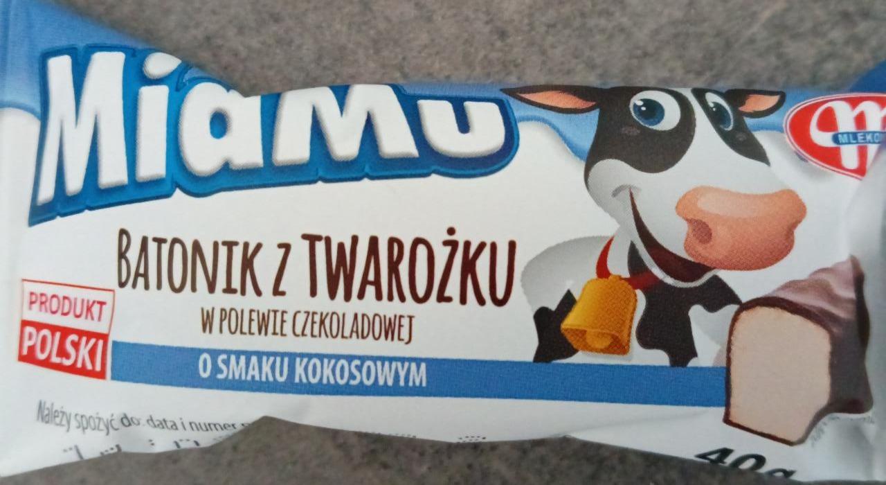 Zdjęcia - MiaMu Batonik z twarożku w polewie czekoladowej o smaku kokosowym Mlekovita