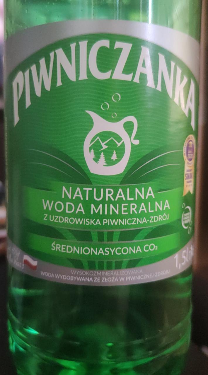 Zdjęcia - naturalna woda mineralna średnionasycona piwniczanka