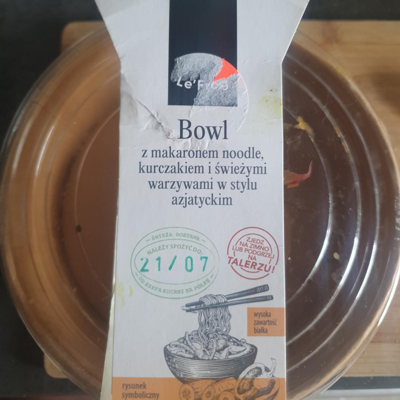 Zdjęcia - Bowl z makaronem noodle kurczakiem i świeżymi warzywami w stylu azjatyckim Le'frog