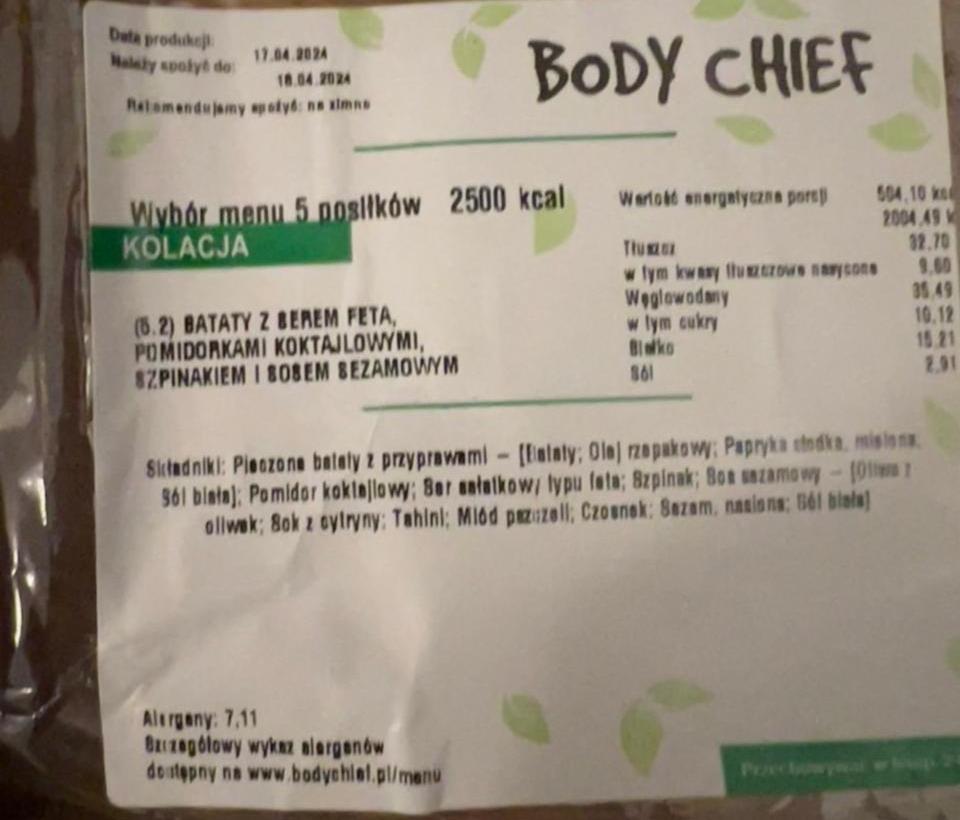 Zdjęcia - Bataty z serem fetą, pomidorkami koktajlowymi, szpinakiem i sosem sezamowym Body Chief