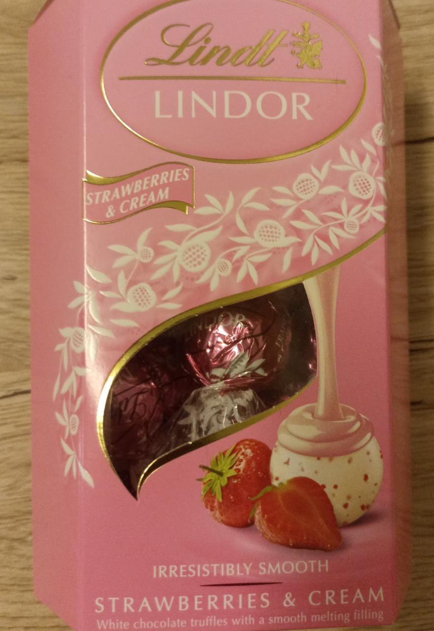 Zdjęcia - Pralinki z kawałkami truskawek, biała czekoladą oraz śmietanką lindt