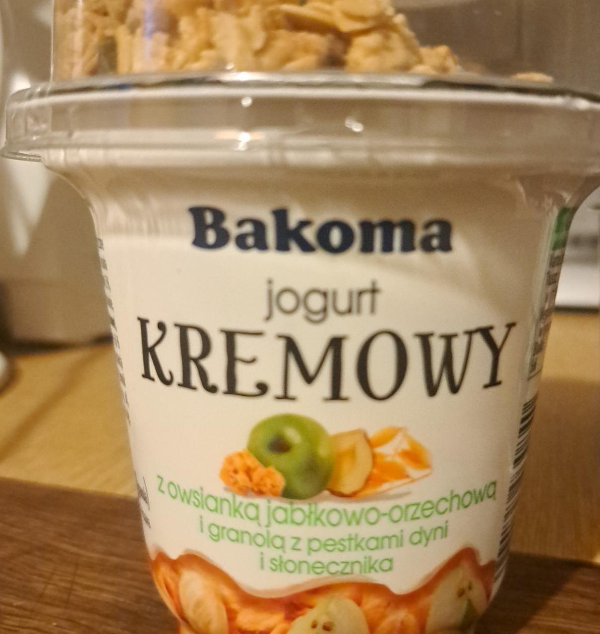 Zdjęcia - Jogurt kremowy z owsianką jabłkowo-orzechową i granolą z pestkami dyni i słonecznika Bakoma