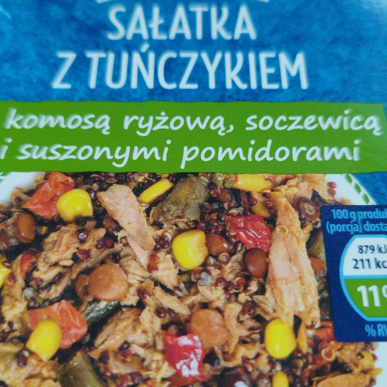 Zdjęcia - Sałatka z tuńczykiem z komosa ryżową soczewicą i suszonymi pomidorami Marinero