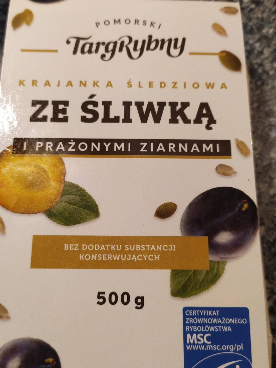 Zdjęcia - Krajanka śledziowa ze śliwką i prażonymi ziarnami Pomorski Targ Rybny