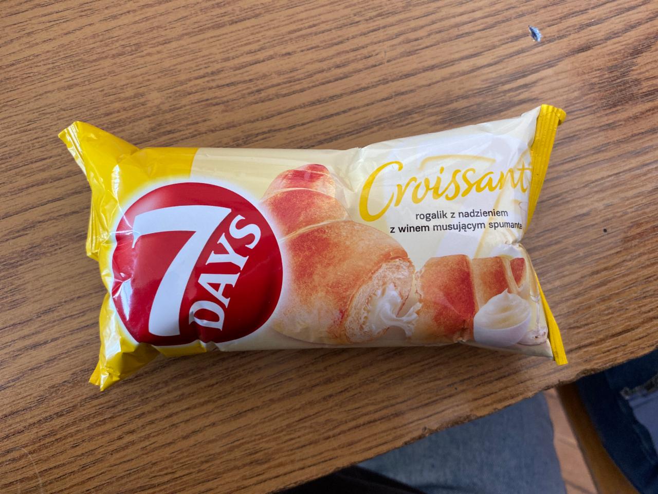 Zdjęcia - 7 Days Croissant z nadzieniem o smaku spumante 60 g