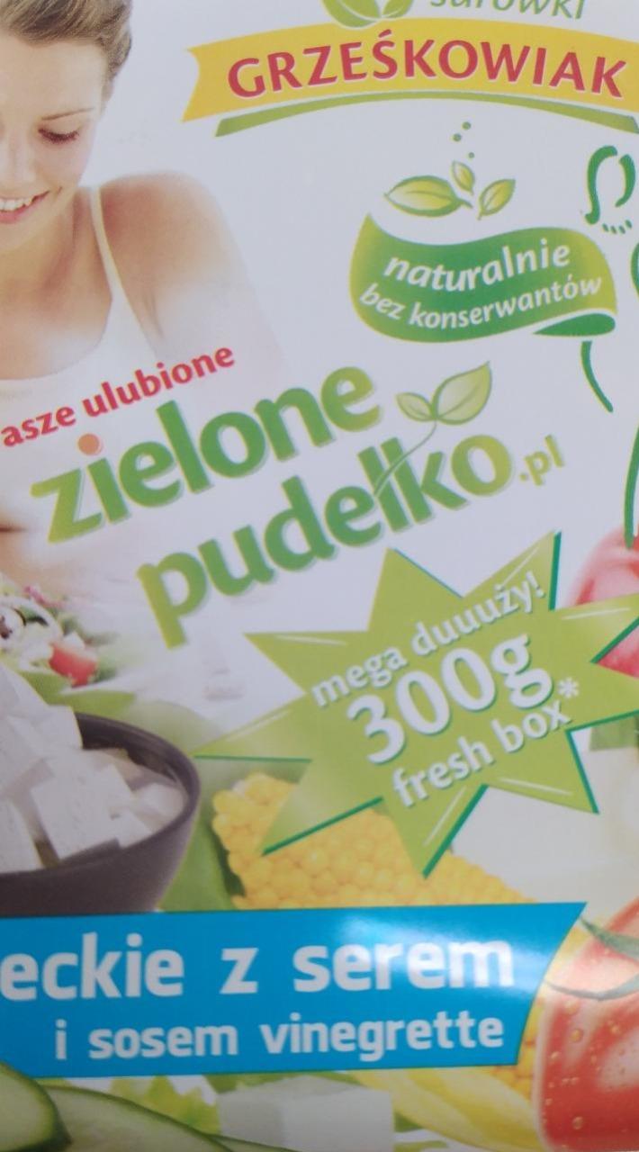 Zdjęcia - zielone pudełko greckie z serem i sosem vinegrette Grześkowiak