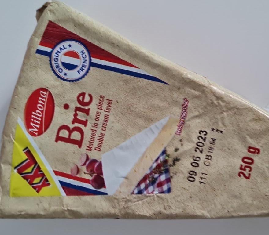 Zdjęcia - Brie matured in one piece 50% fatt Milbona