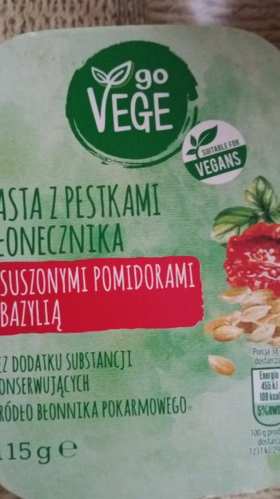 Zdjęcia - Pasta z pestkami słonecznika z suszonymi pomidorami i bazylią go Vege