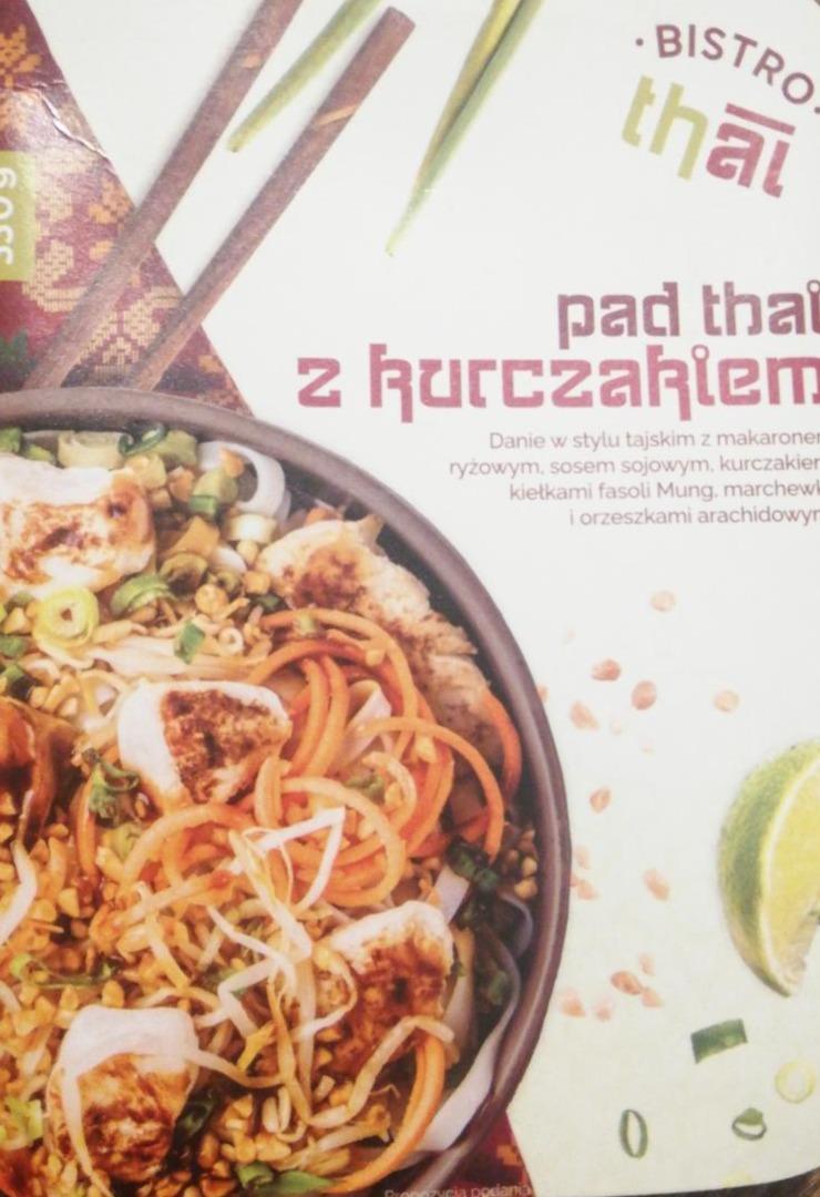 Zdjęcia - pad thai z kurczakiem Bistro Thai