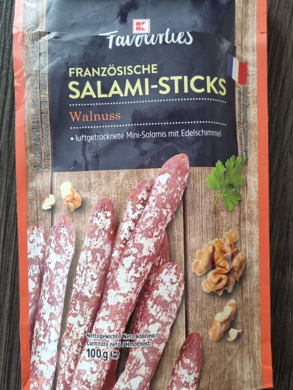 Zdjęcia - Francuskie patyczki salami z orzechami włoskimi