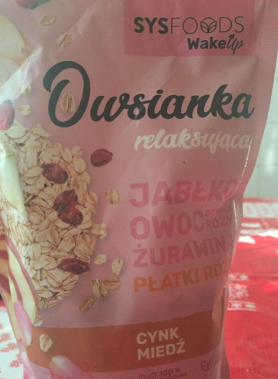 Zdjęcia - Owsianka z jabłkiem, owocami dzikiej róży, żurawiną i płatkami róży Sys Foods