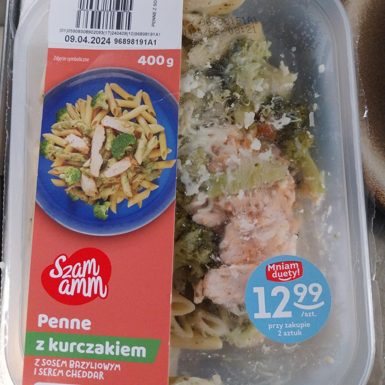 Zdjęcia - Penne z kurczakiem z sosem bazyliowym i serem cheddar Szamamm