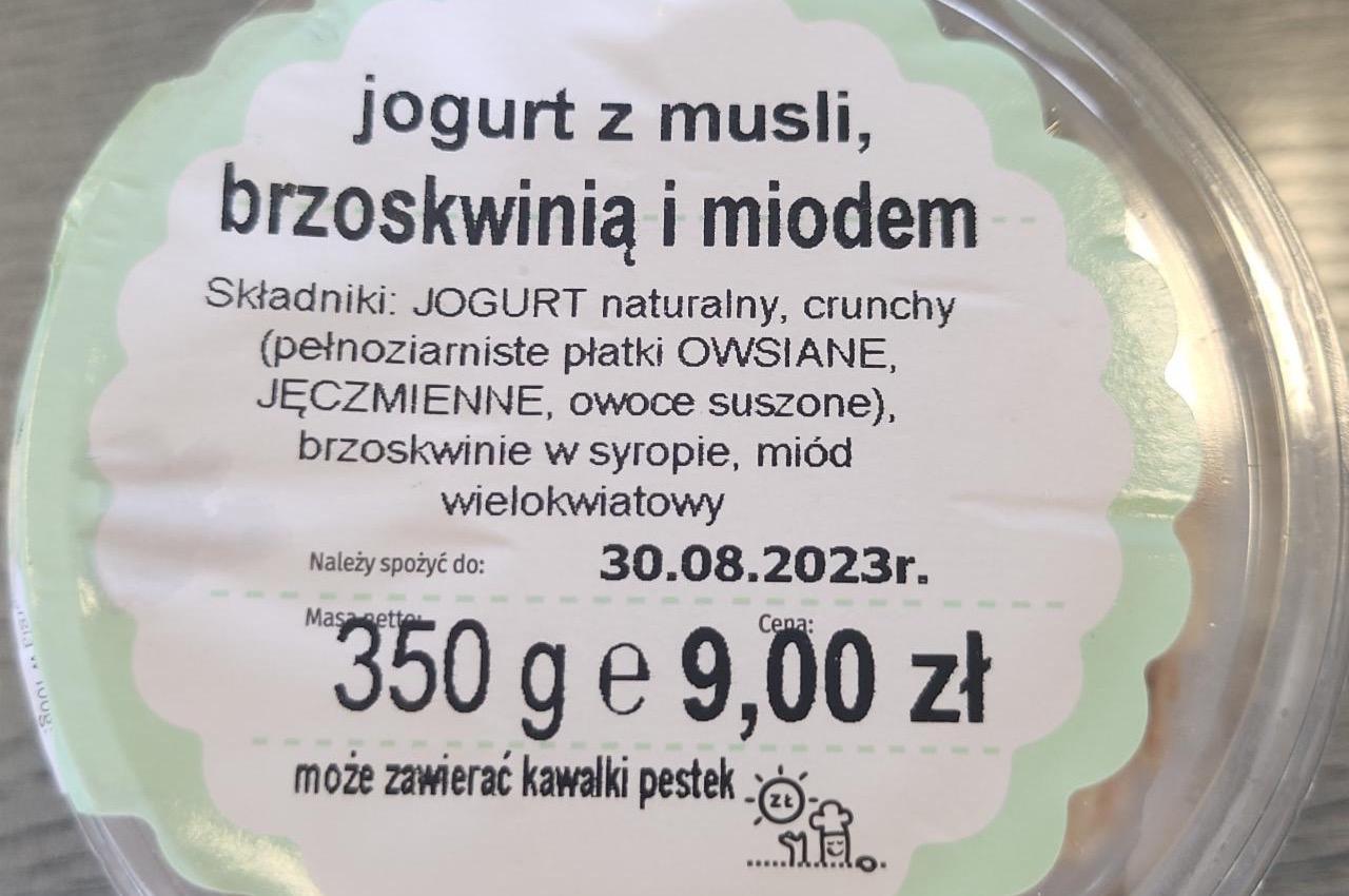 Zdjęcia - Jogurt z musli brzoskwinią i miodem Ślimak