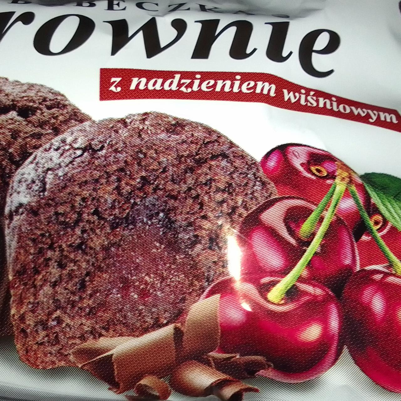 Zdjęcia - Babeczka Brownie z nadzieniem wiśniowym