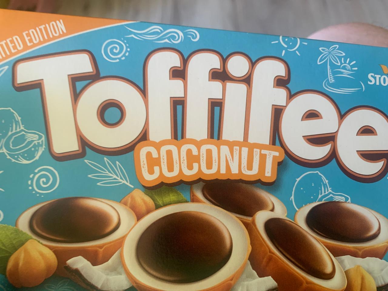 Zdjęcia - Toffifee Orzech laskowy w karmelu kremie kokosowym i czekoladzie 125 g (15 sztuk)