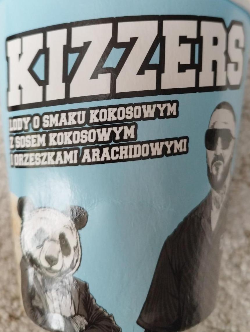 Zdjęcia - Lody o smaku kokosowym z sosem kokosowym i orzeszkami arachidowymi KIZZERS