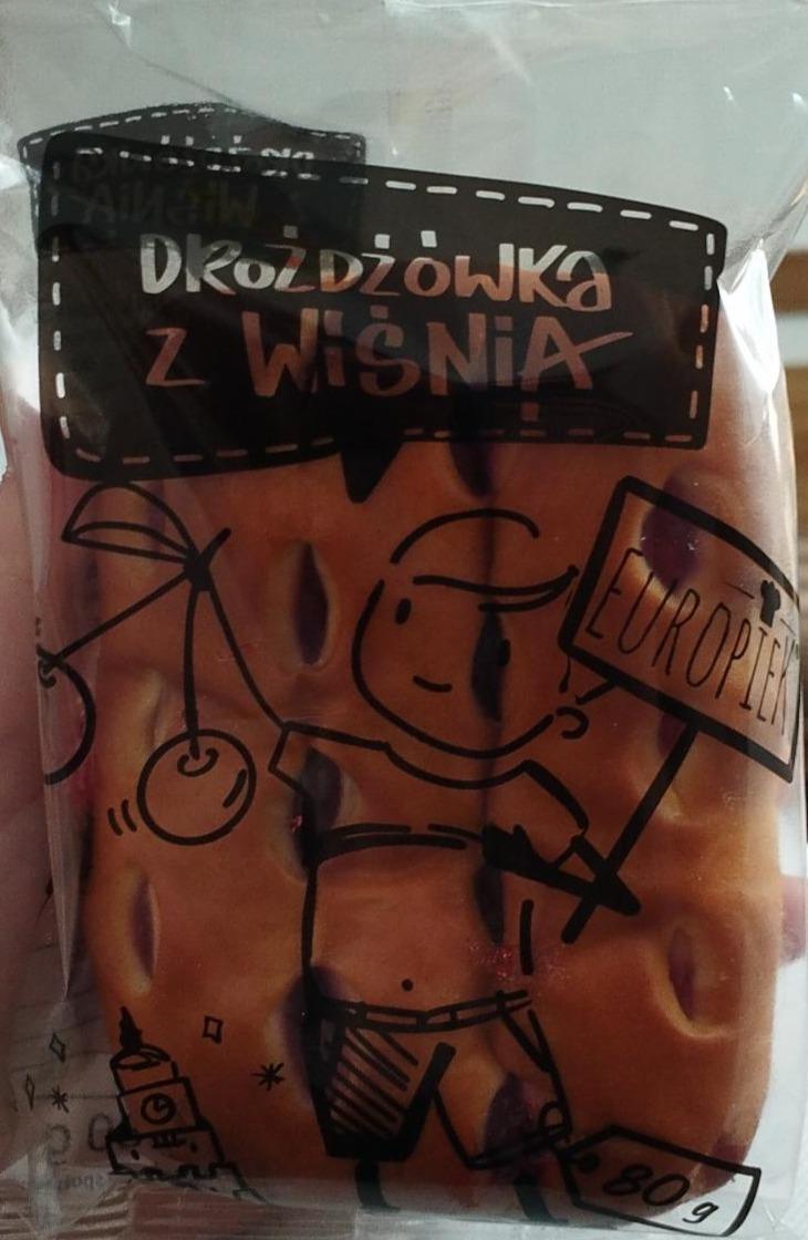 Zdjęcia - Drożdżówka z wiśnią Europiek