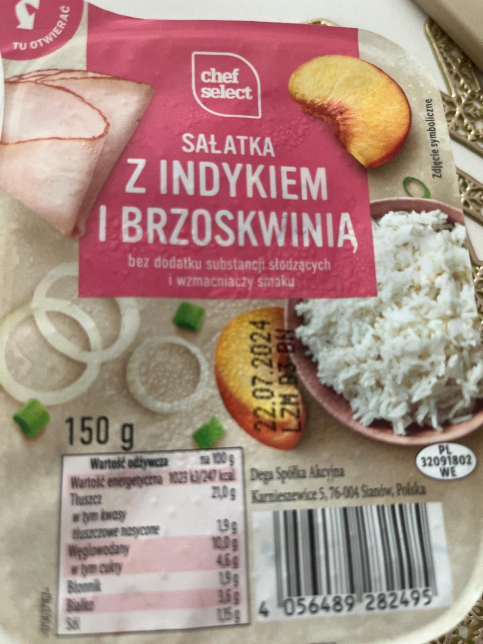 Zdjęcia - Sałatka z wędliną z indyka i brzoskwinią Chef select