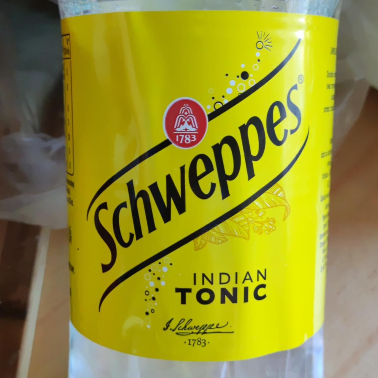 Zdjęcia - Napój gazowany indian tonic Schweppes