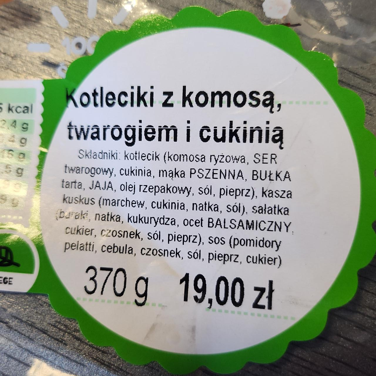 Zdjęcia - Kotleciki z komosą twarogiem i cukinią Ślimak