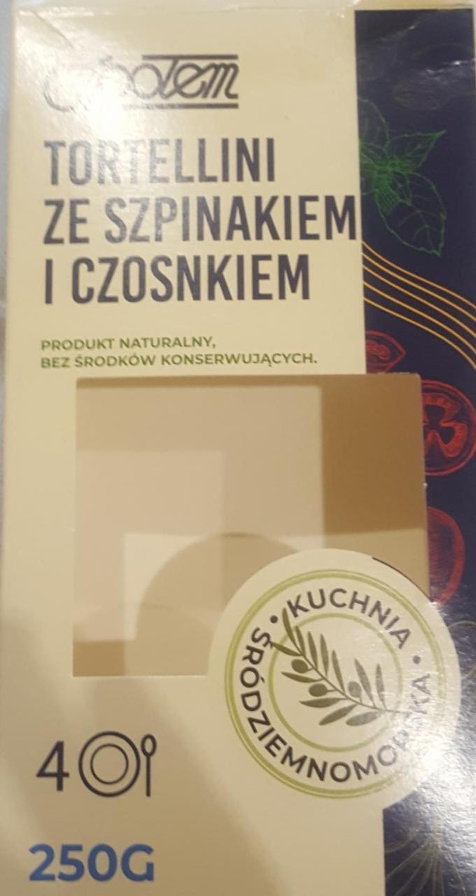 Zdjęcia - Tortellini ze szpinakiem i czosnkiem Społem