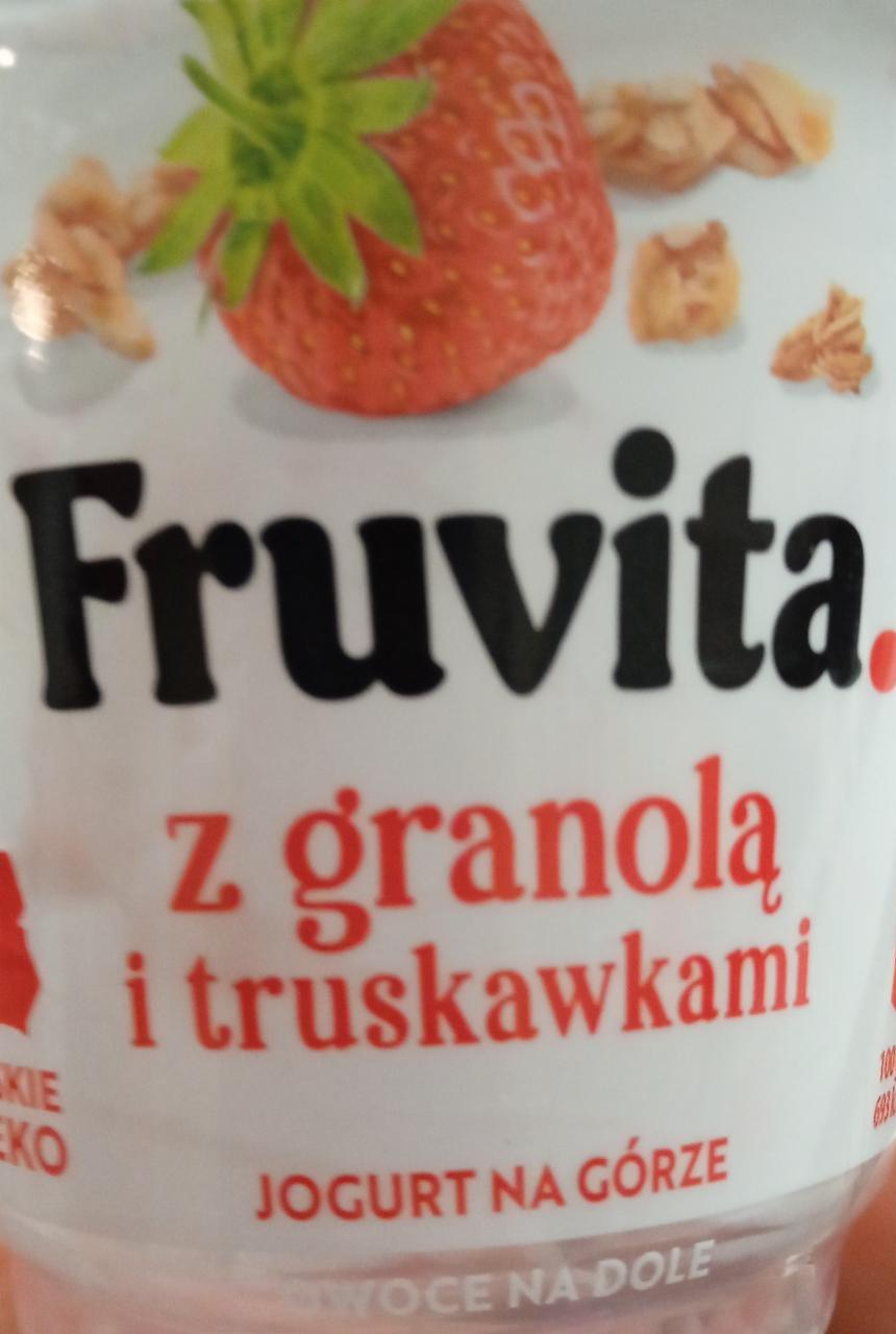 Zdjęcia - Fruvita z granola i truskawkami