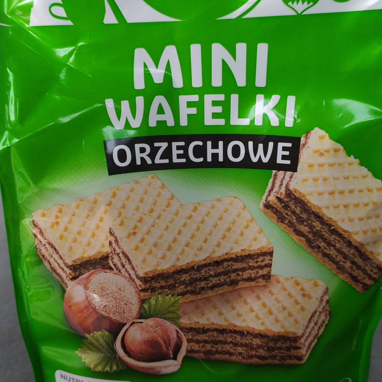 Zdjęcia - Mini wafelki orzechowe Carrefour Classic