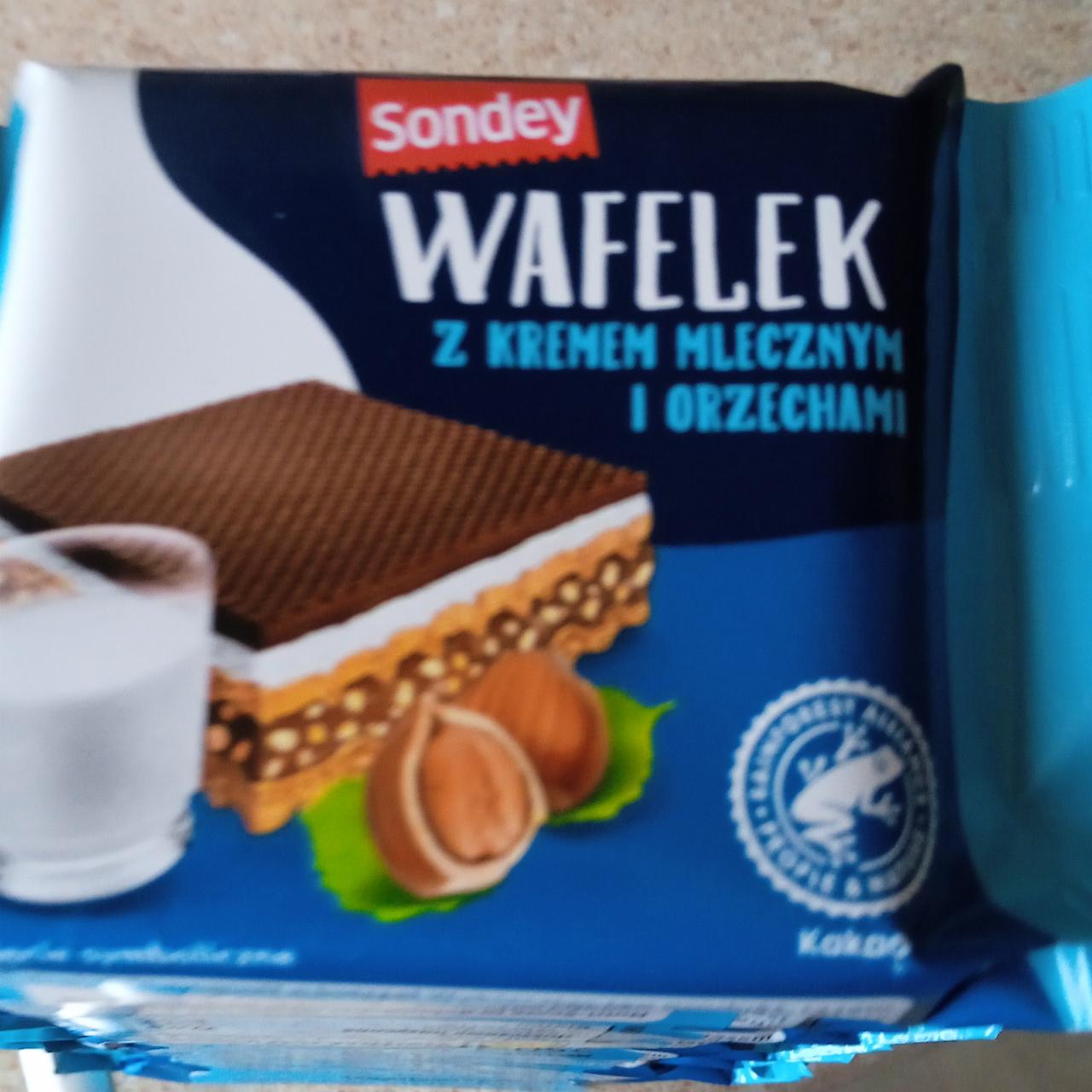 Zdjęcia - Wafelek z kremem mlecznym i orzechami Sondey