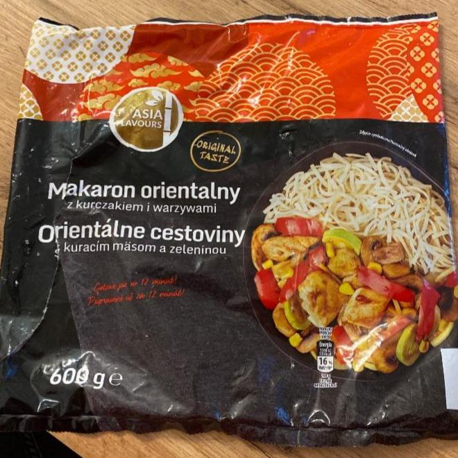 Zdjęcia - Makaron orientalny z kurczakiem i warzywami Asia Flavours