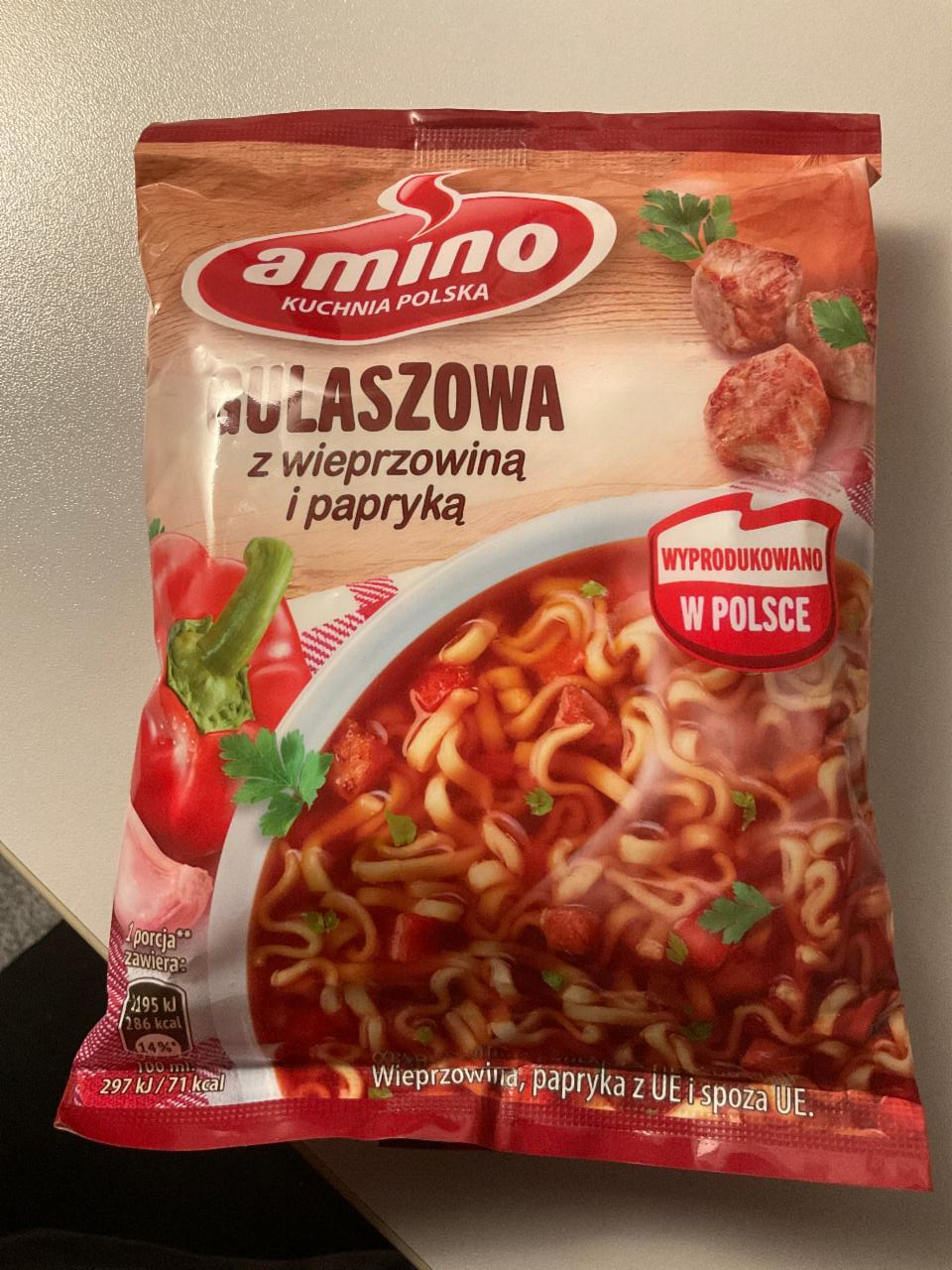 Zdjęcia - Amino Zupa błyskawiczna gulaszowa z wieprzowiną i papryką 59 g