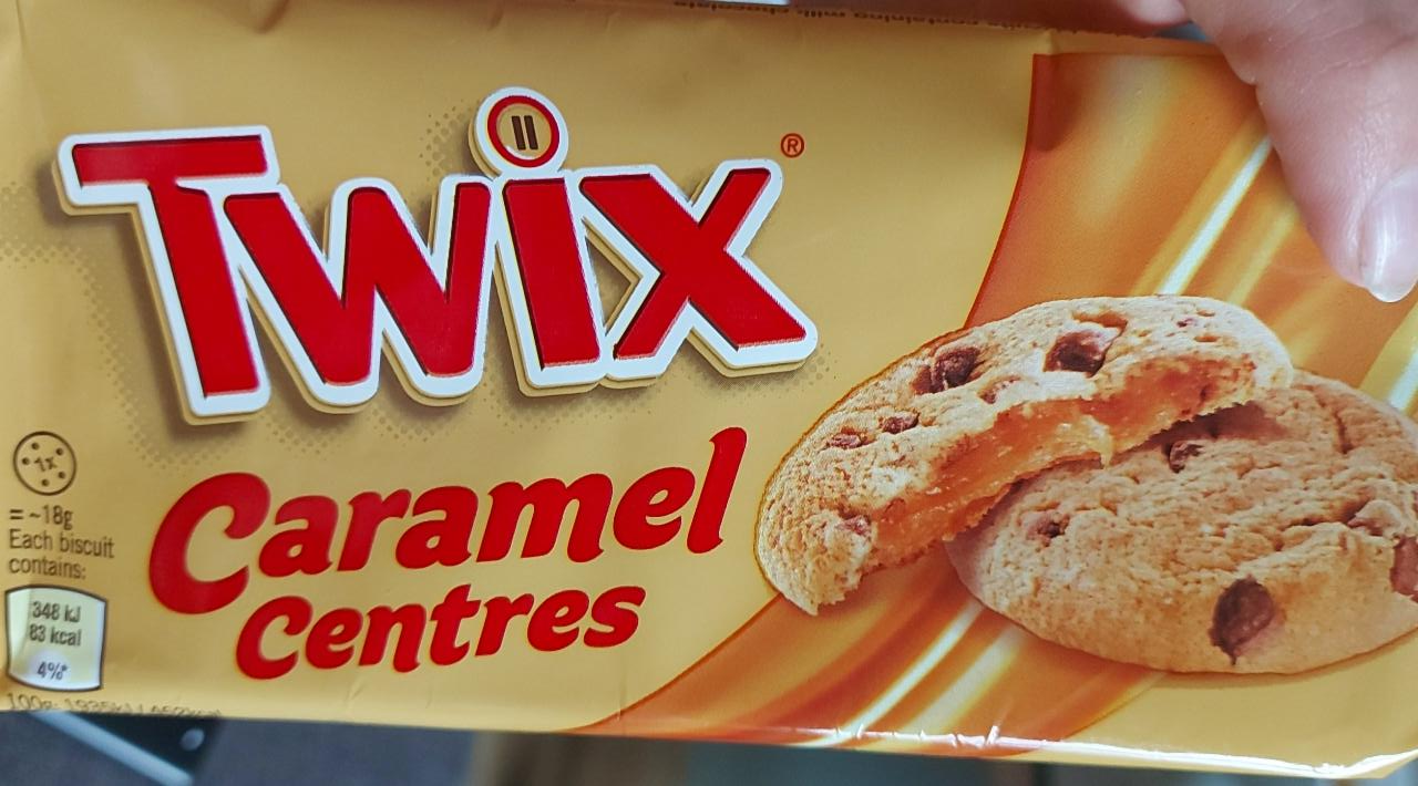 Zdjęcia - Ciasteczka z kawałkami czekolady i karmelem caramel centres Twix