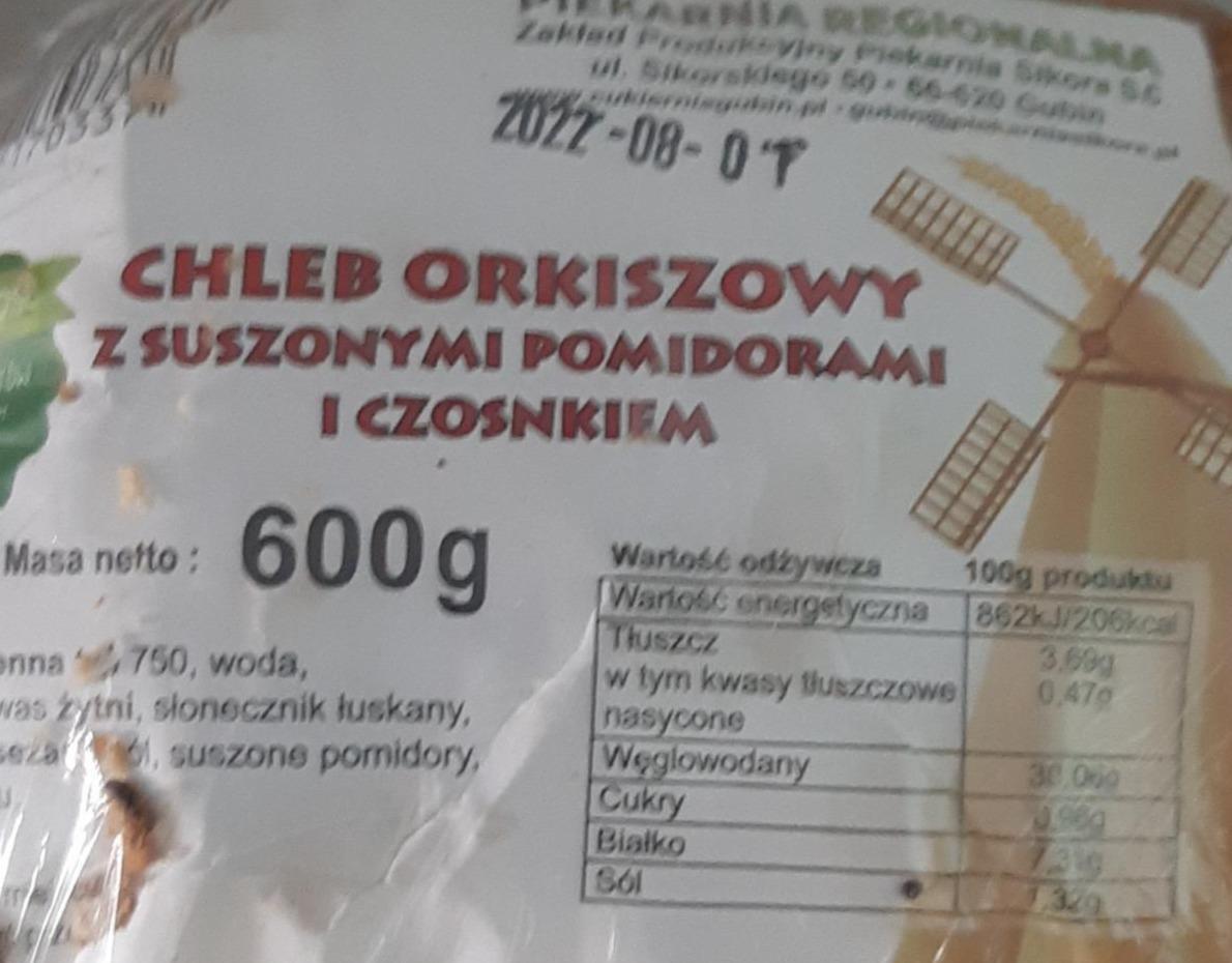 Zdjęcia - CHLEB ORKISZOWY Z SUSZONYMI POMIDORAMI I CZOSNKIEM Piekarnia Regionalna