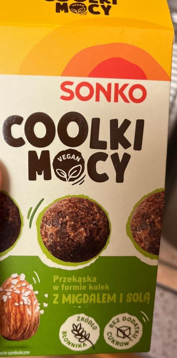 Zdjęcia - Coolki Mocy Przekąska w formie kulek z migdałami i solą Sonko