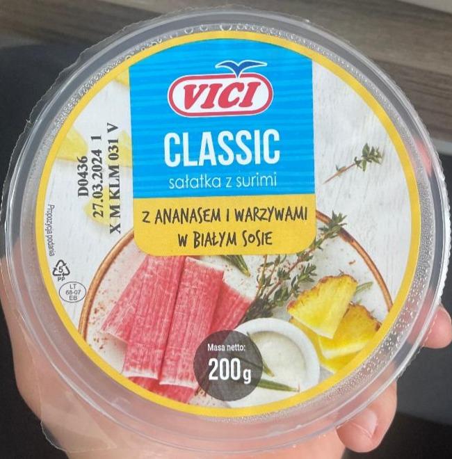 Zdjęcia - Classic Sałatka surimi z ananasem i warzywami w białym sosie Vici