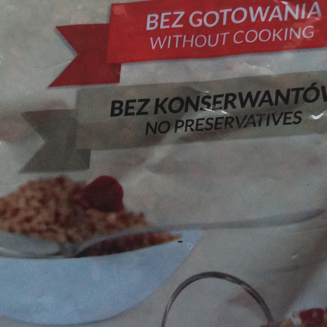 Zdjęcia - Płatki gryczane z ananasem i truskawką SunFIT