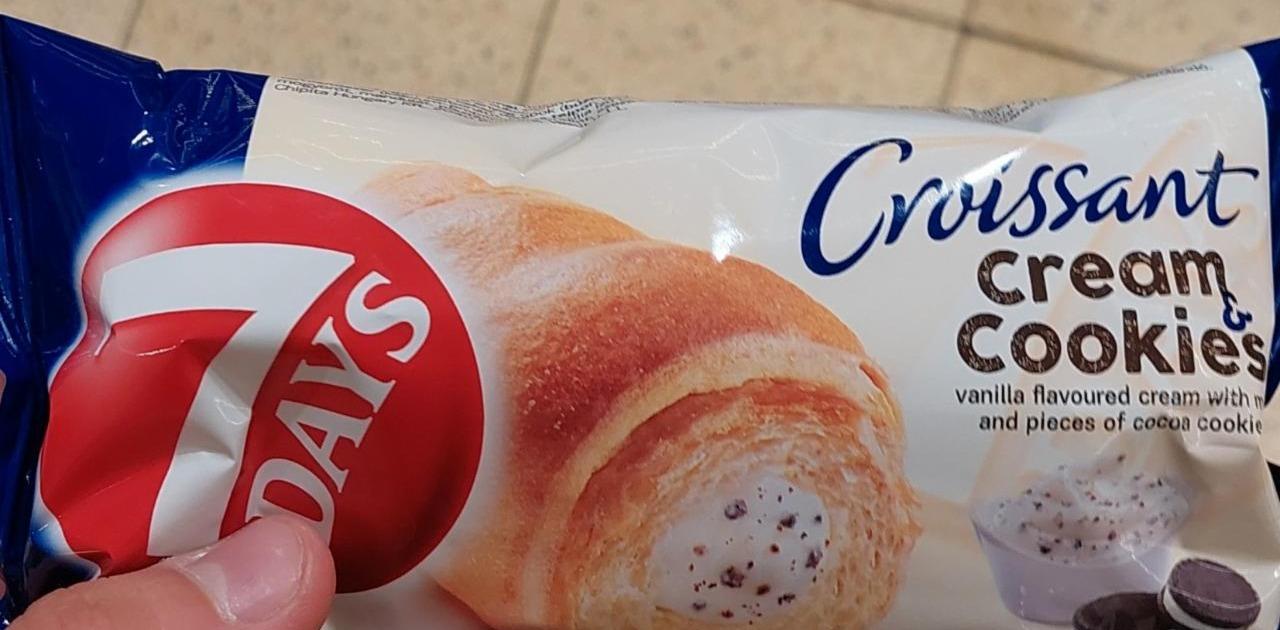 Zdjęcia - 7 Days Cream & Cookies Rogalik z kremem o smaku waniliowym z mlekiem i kawałkami ciastek 60 g