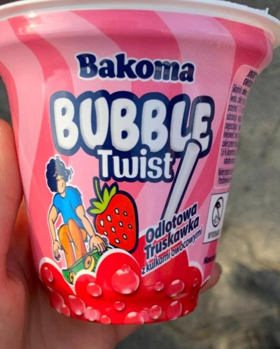 Zdjęcia - Bubble twist jogurt pitny z kulkami owocowymi truskawka Bakoma