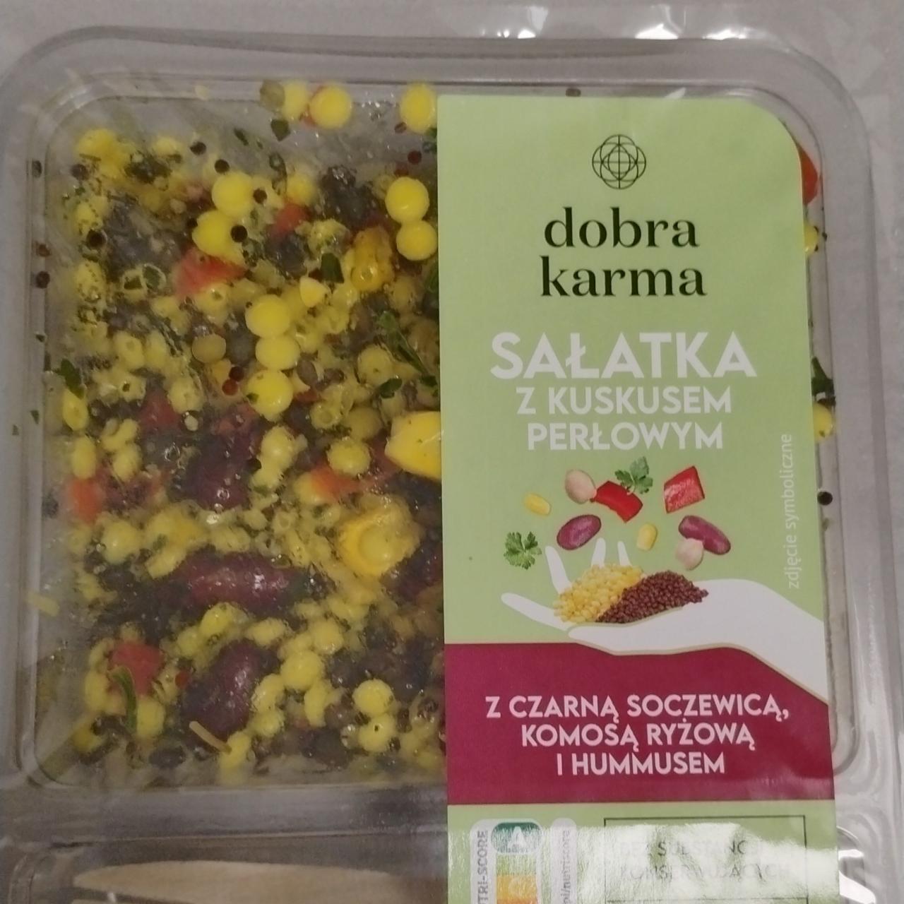 Zdjęcia - Sałatka z kuskusem perłowym z czarną soczewicą Dobra Karma