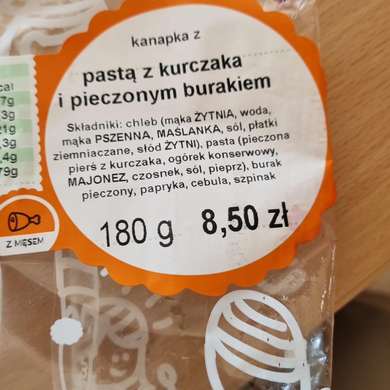 Zdjęcia - Kanapka z pastą z kurczaka i pieczonym burakiem Ślimak