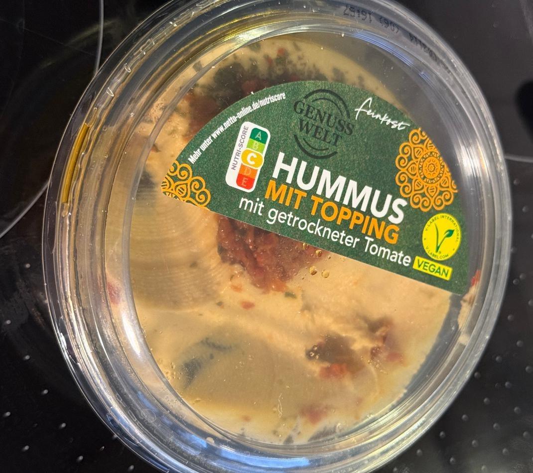 Zdjęcia - Hummus mit topping mit getrockener tomate Genus Welt