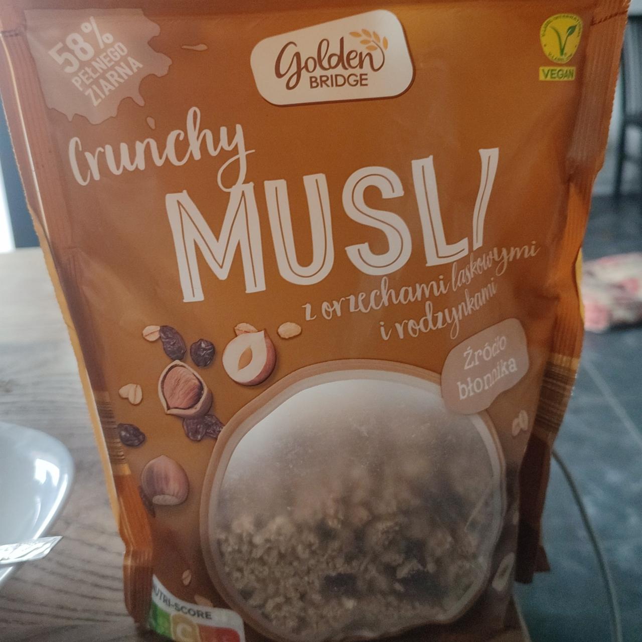Zdjęcia - Crunchy musli z kawałkami czekolady orzechami laskowymi i rodzynkami Golden Brigde